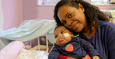 Ao nascer, Ariela foi diagnosticada com uma doença complexa. Em casa, ainda precisa de aparelhos hospitalares que exigem manutenção constante